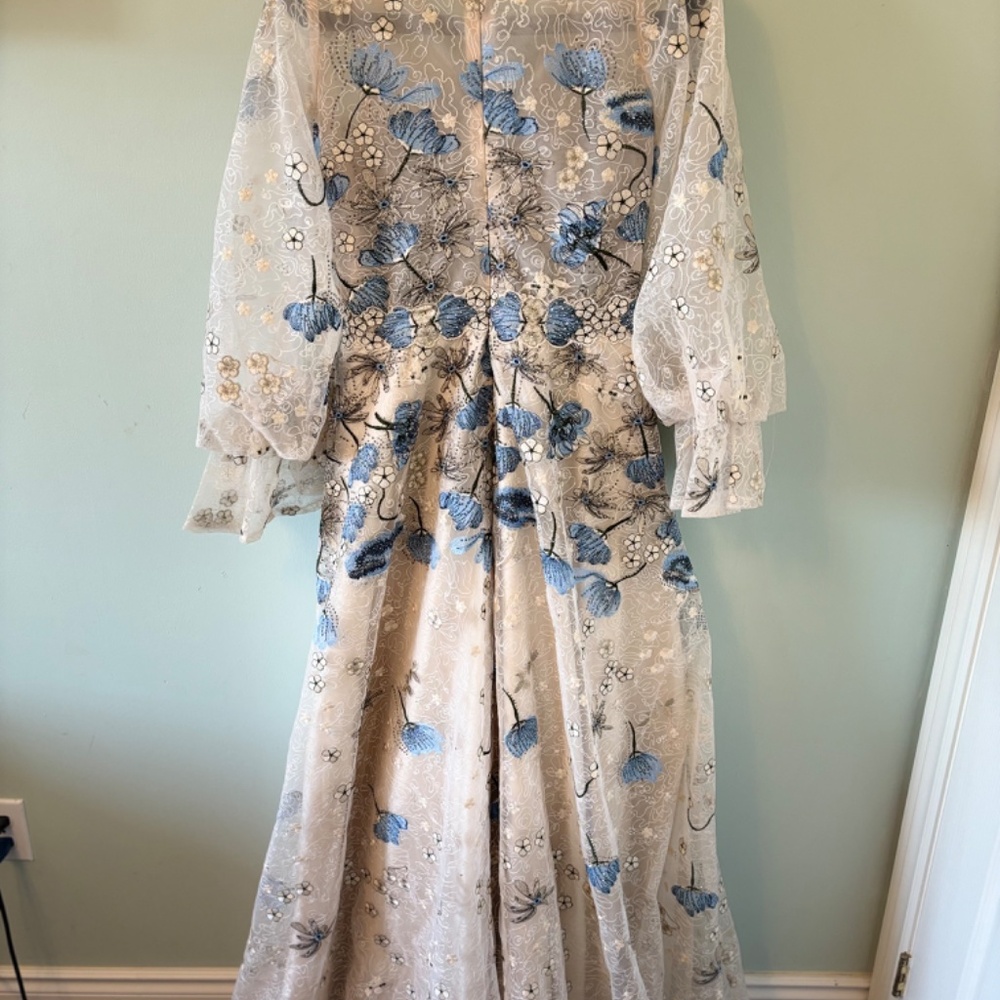 Gown - Picture 3 of 4